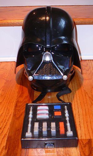 Capacete do Darth Vader que muda a voz e com sons Star Wars Usado Capacete do Darth Vader que muda a voz e com sons Star Wars Usado