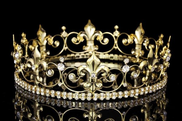 Coroa de Rei Rainha com Pedras Elite Dourada Coroa de Rei Rainha com Pedras Elite Dourada