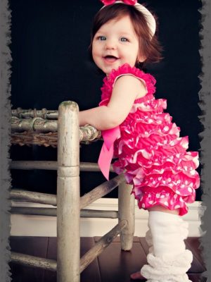 Macacão de Babados em Renda Pink e Branco Macacão de Babados em Renda Pink e Branco