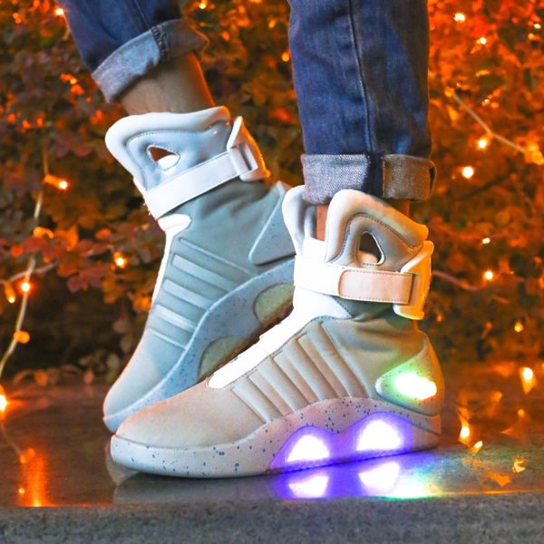 Tênis de Volta para o Futuro Marty Mcfly com Luz Cinza Tênis de Volta para o Futuro Marty Mcfly com Luz Cinza
